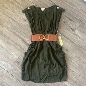 Olive green dress with pockets and belt - Size small
